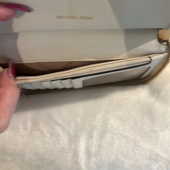 Micheal Kors cream & silver wallet - Picture 4 of 5
